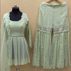 Garara suit in Pistachio-green